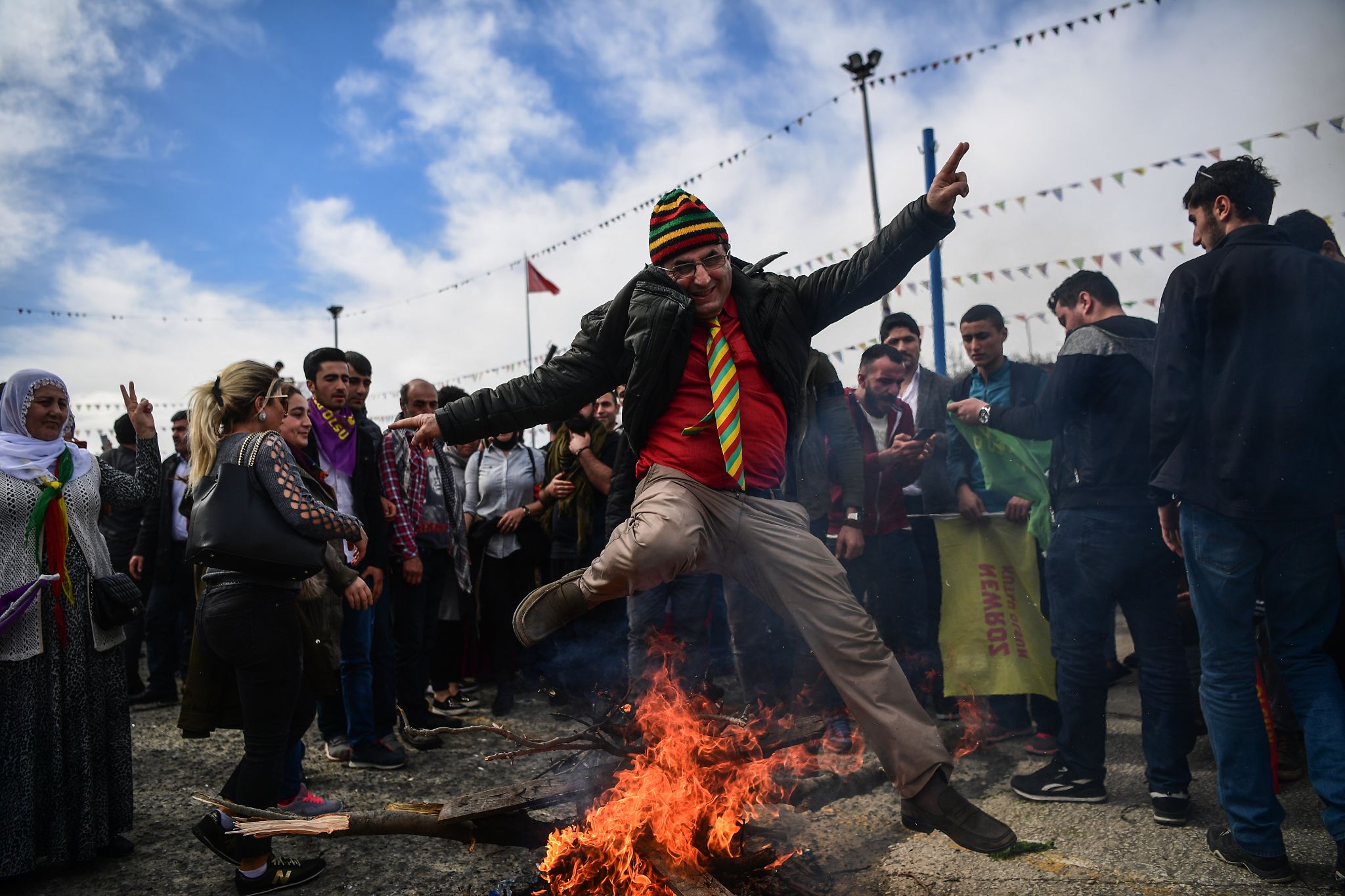 Tchaharchanbé-Souri désigne le fait de brûler tout ce qui est négatif de l’année écoulée (AFP)