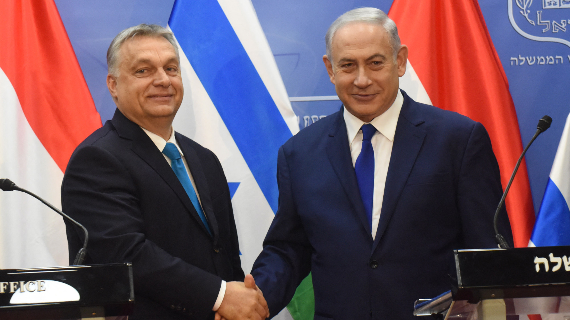 Hungarian Prime Minister Viktor Orban (L) and Israeli Prime Minister Benjamin Netanyahu (R) in Jerusalem 19 July 2018 (AFP)