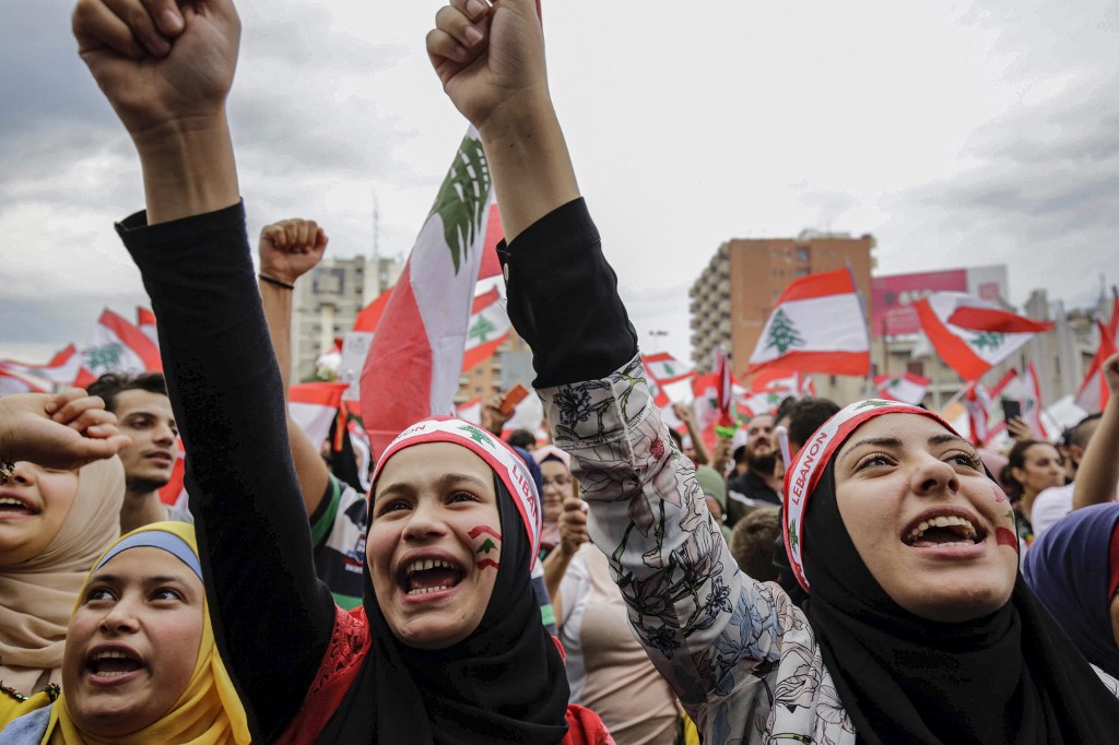 Manifestation contre la vie chère et la corruption à Tripoli, au nord de Beyrouth, le 23 octobre 2019 (AFP/Ibrahim Chalhoub)