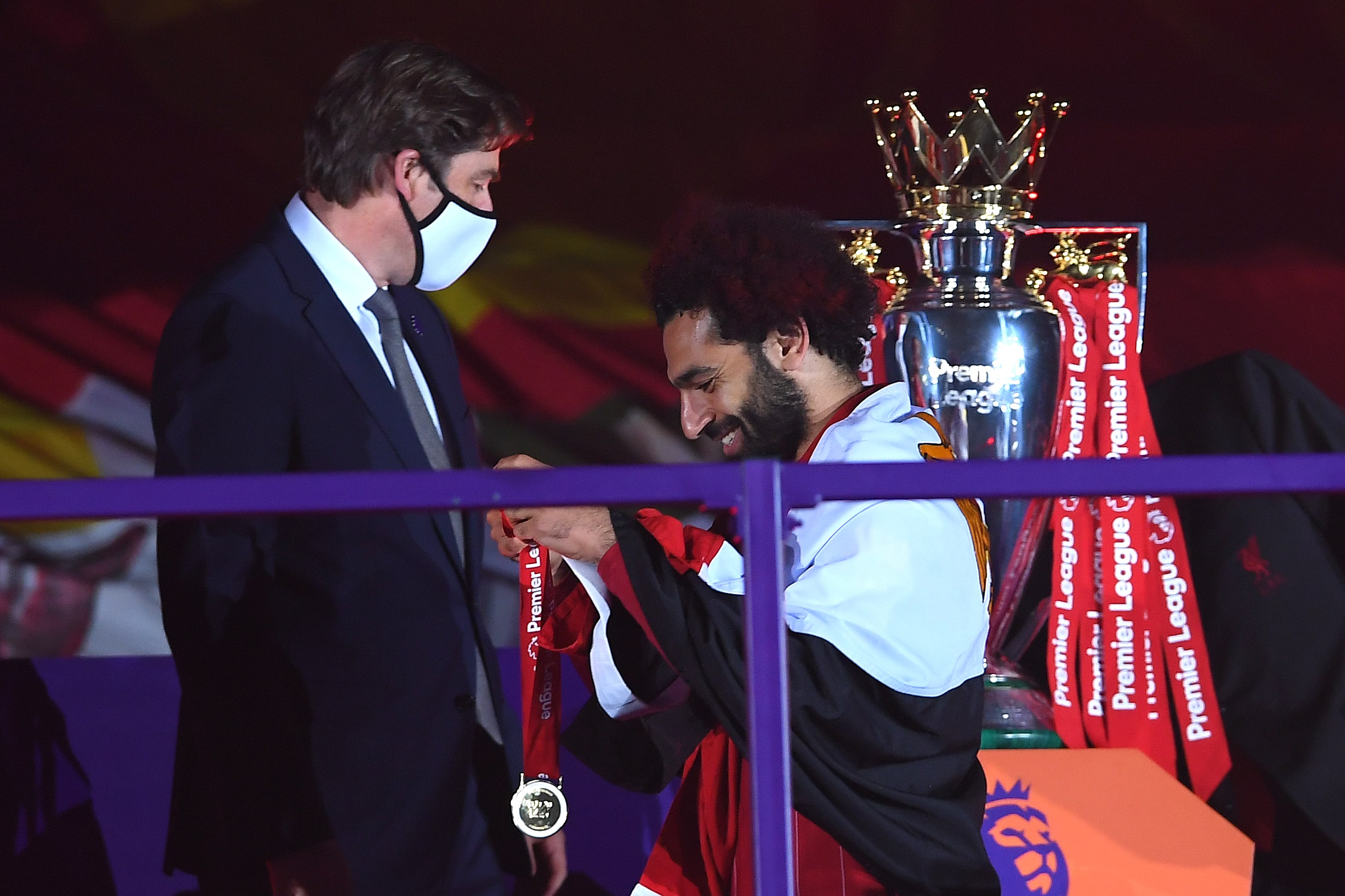 mohamed salah receives premier league medal