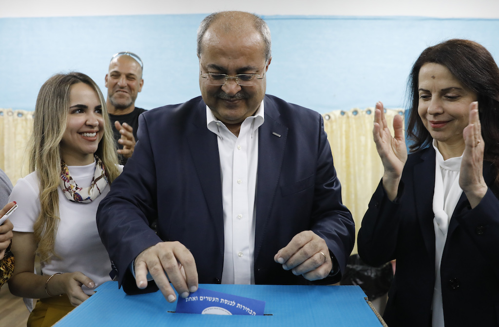 Palestinian Israeli citizen Ahmed Tib casts his vote during Israel's parliamentary elections on 9 April, 2019 in in the northern Israeli town of Taiyiba (AF