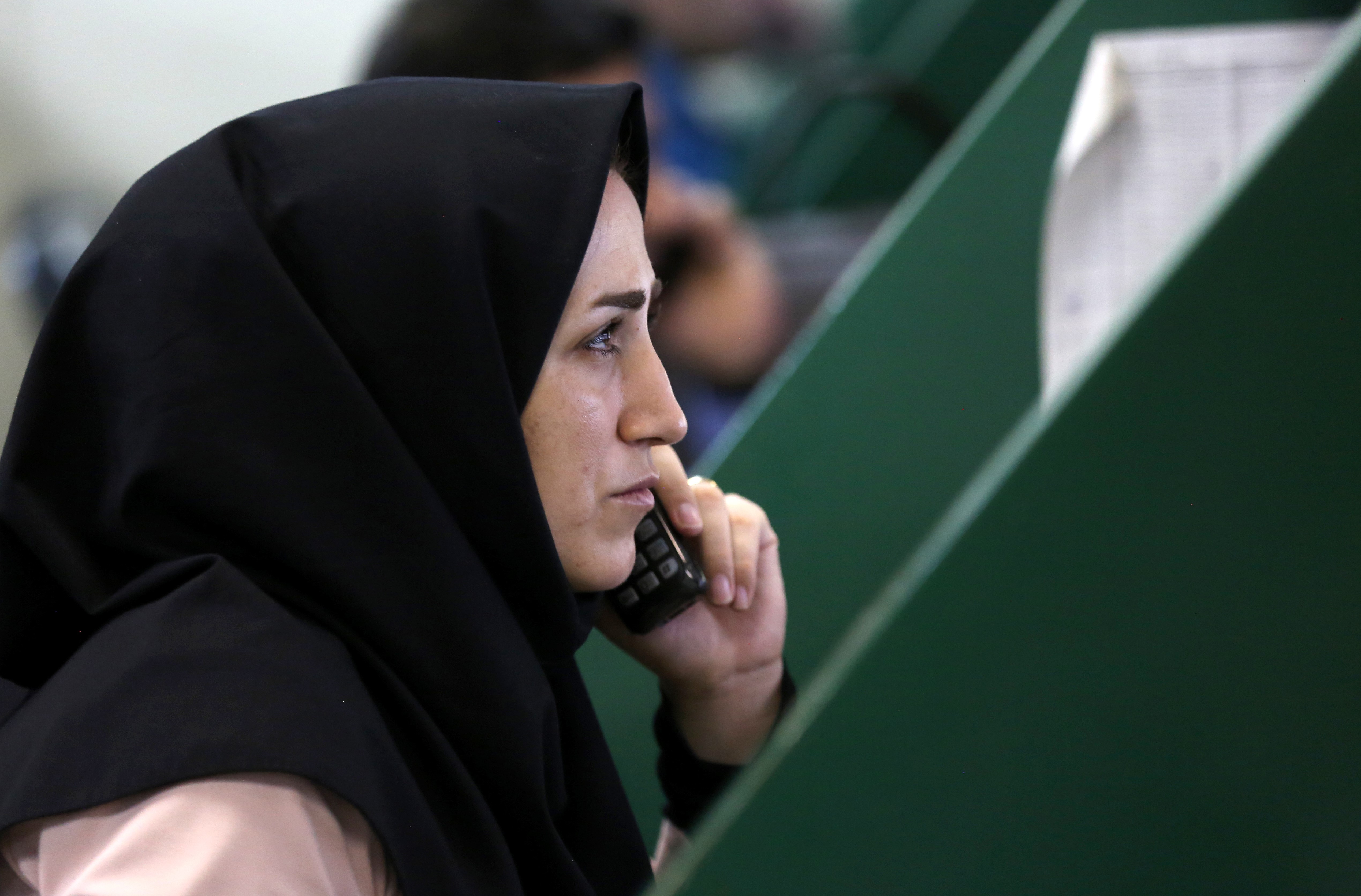 Iranian treaders work at Tehran Stock Exchange on 1 July 1(AFP)