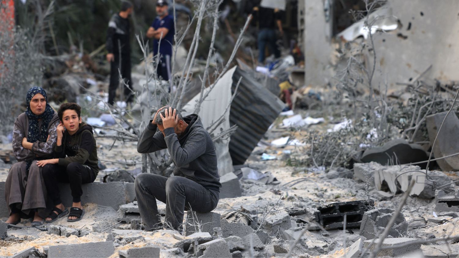 A man reacts as he sits amidst the rubble of a house after an Israeli strike in Khan Yunis, in the southern Gaza Strip on 22 November 2023.