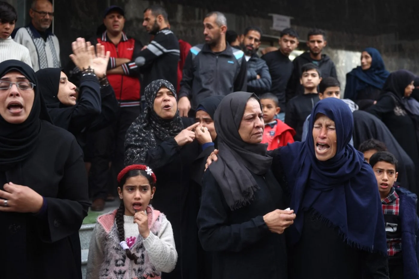 Palestinian women mourn