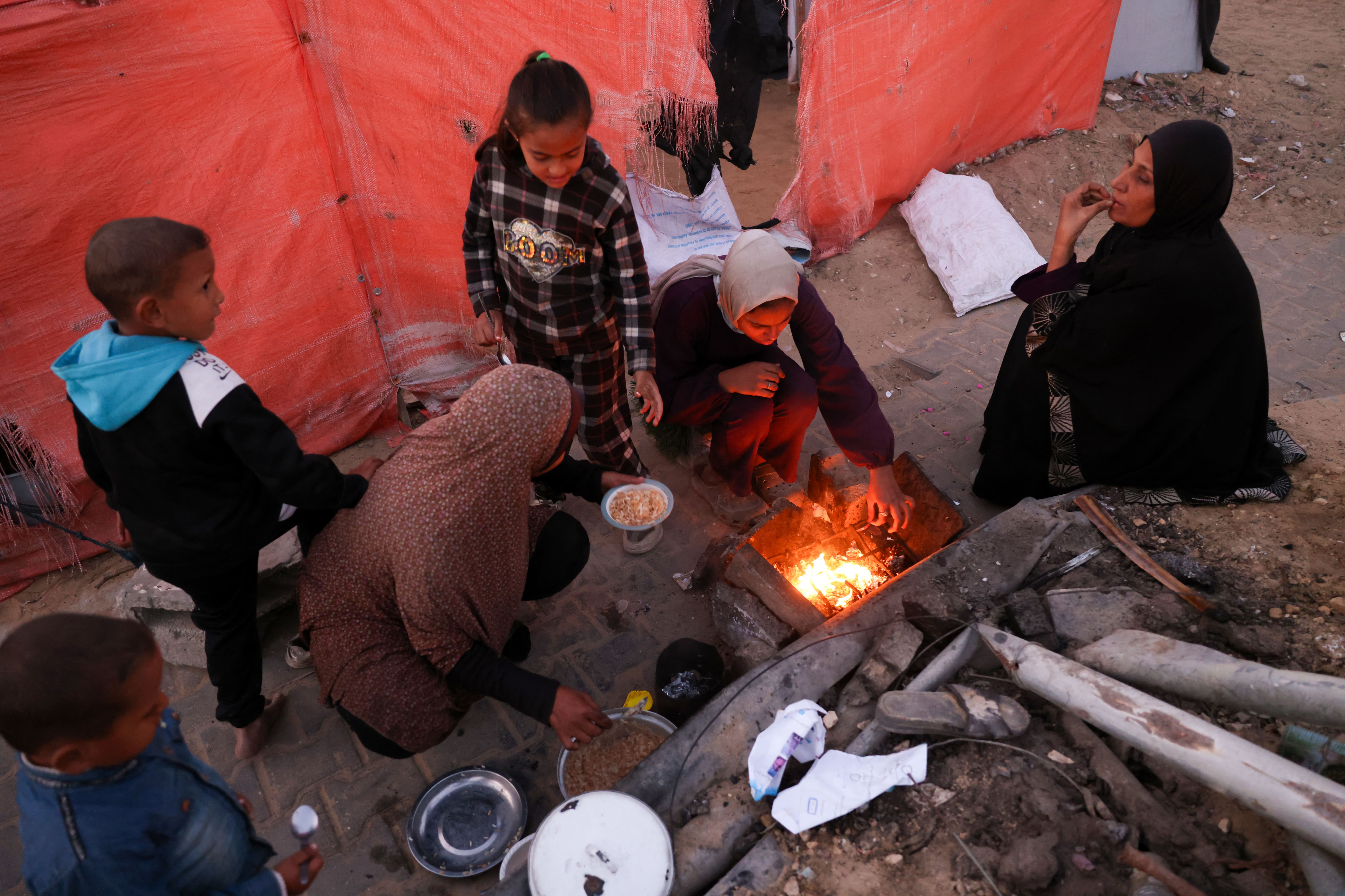 KhanYounis-Gaza-WinterColdFreezing-AFP-Bashar Taleb