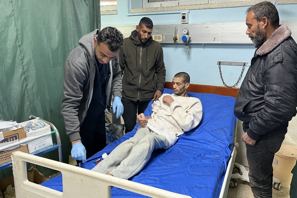A Palestinian prisoner speaks with doctors at the European Hospital in Khan Yunis in the southern Gaza Strip early on February 27, 2025. (AFP)