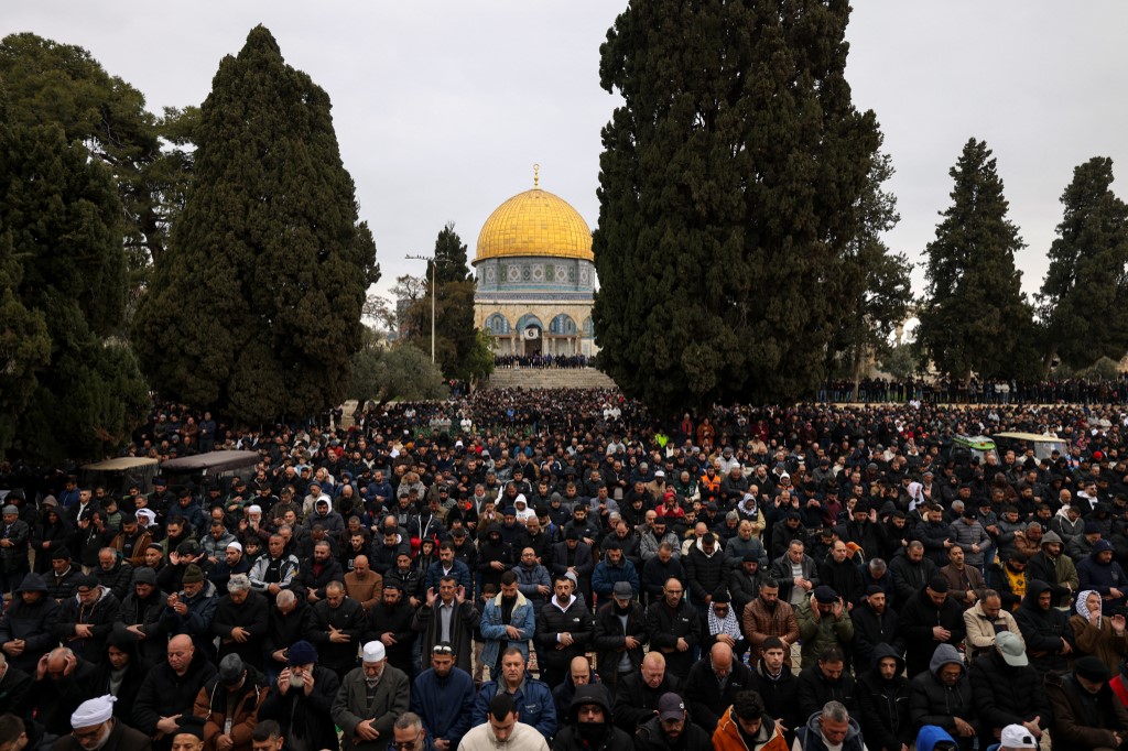 Palestinian Muslims pray at the Al-Aqsa mosque compound in Jerusalem's Old City during the first Ramadan Friday prayer, on March 7, 2025. (Ahmad Gharabli/AFP)