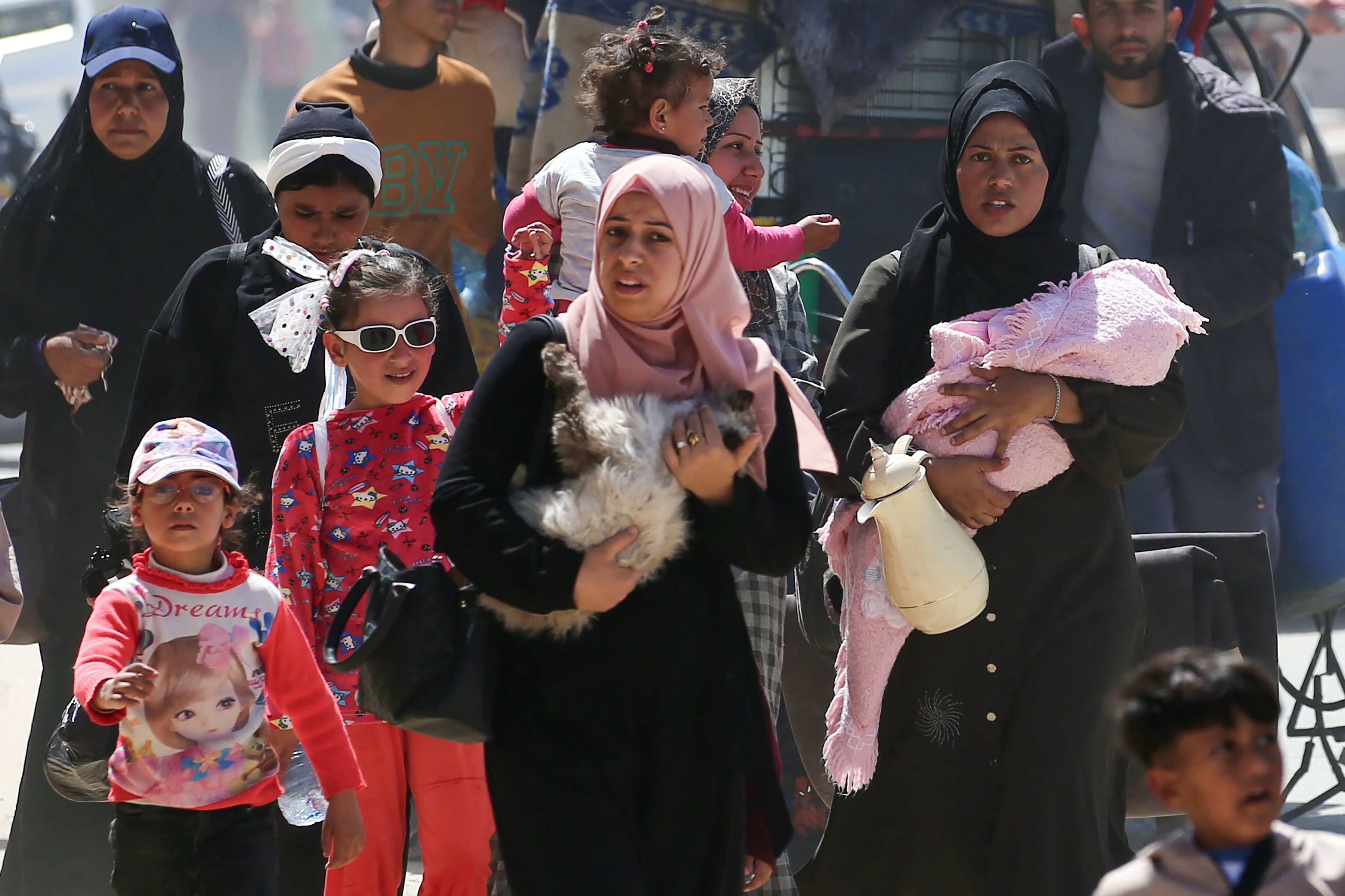 Palestinian families fleeing Rafah arrive in the city of Khan Younis following new Israeli evacuation orders, in the southern Gaza Strip, on 31 March 2025 (Eyad Baba/AFP)