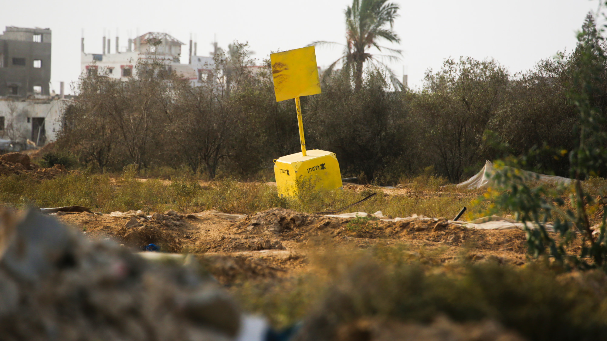 A oncrete block marking the 'Yellow Line' drawn by the Israeli military in Bureij, central Gaza Strip, on 4 November 2025 (AFP/Bashar Taleb)