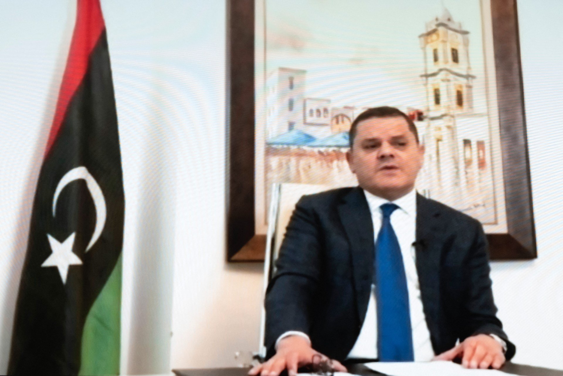 Abdul Hamid Mohammed Dbeibah prononce un discours en visioconférence pendant une réunion du Forum du dialogue politique libyen (AFP)