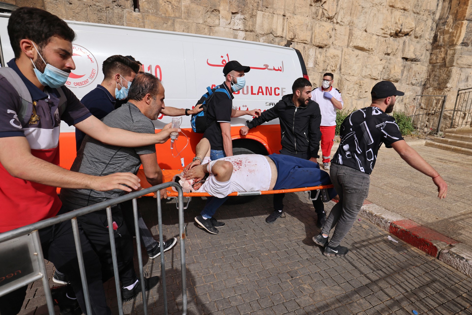 Palestinian medics evacuate a wounded Palestinian (AFP)