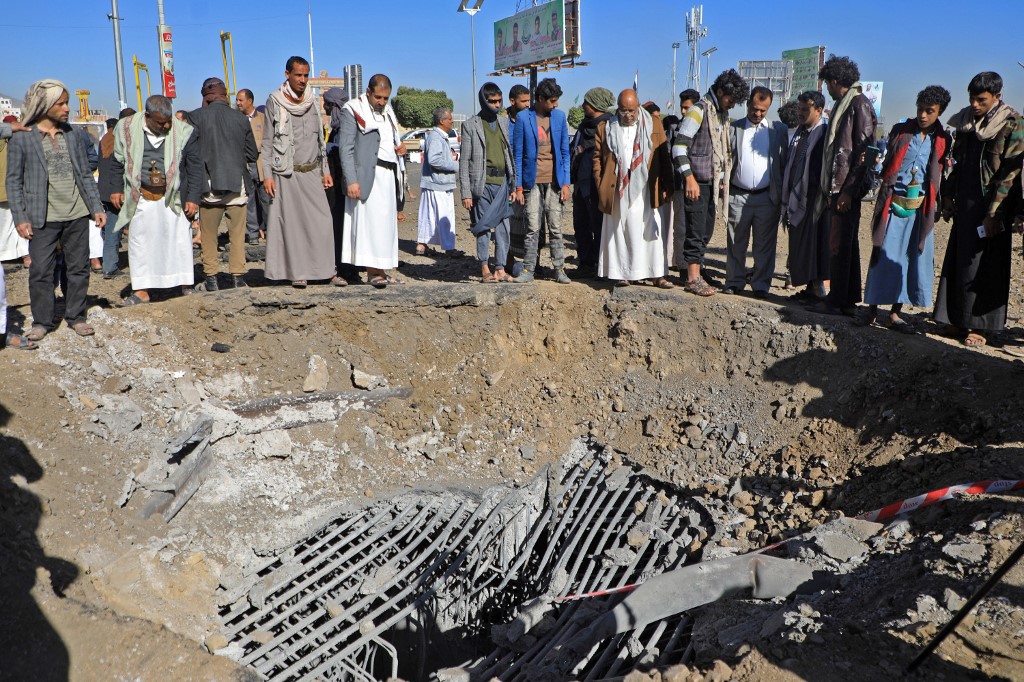 yemen-airport-airstrike-sanaa-dec-2021-afp