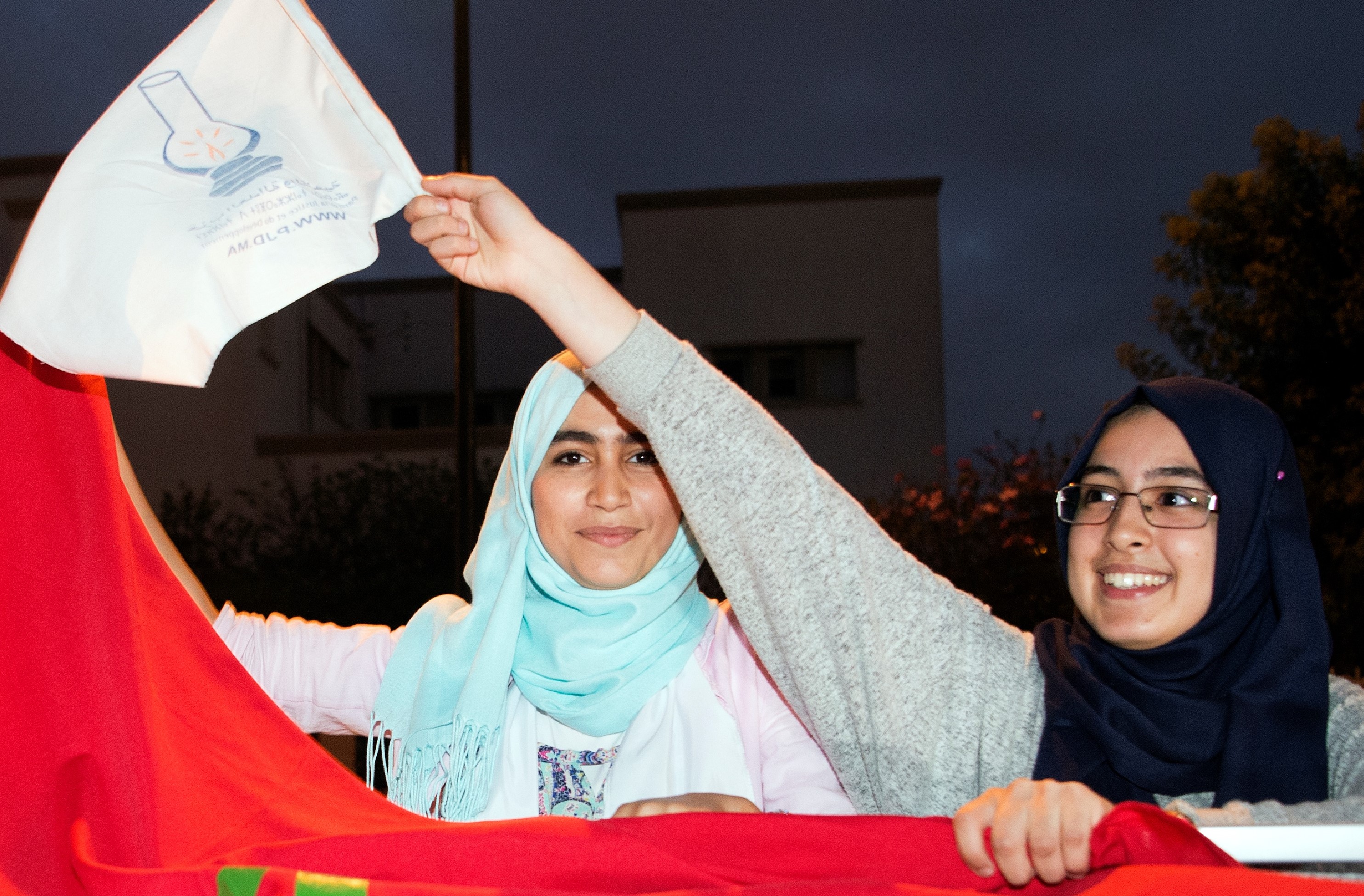 Supporters wave flag of the ruling Islamist Justice and Development Party as they celebrate the victory on 8 october, 2016 (AFP)