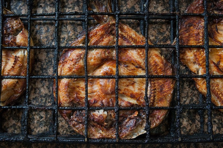 Les poissons gras comme le bar sont parfaits pour cette recette (MEE/Sebastian Castelier)