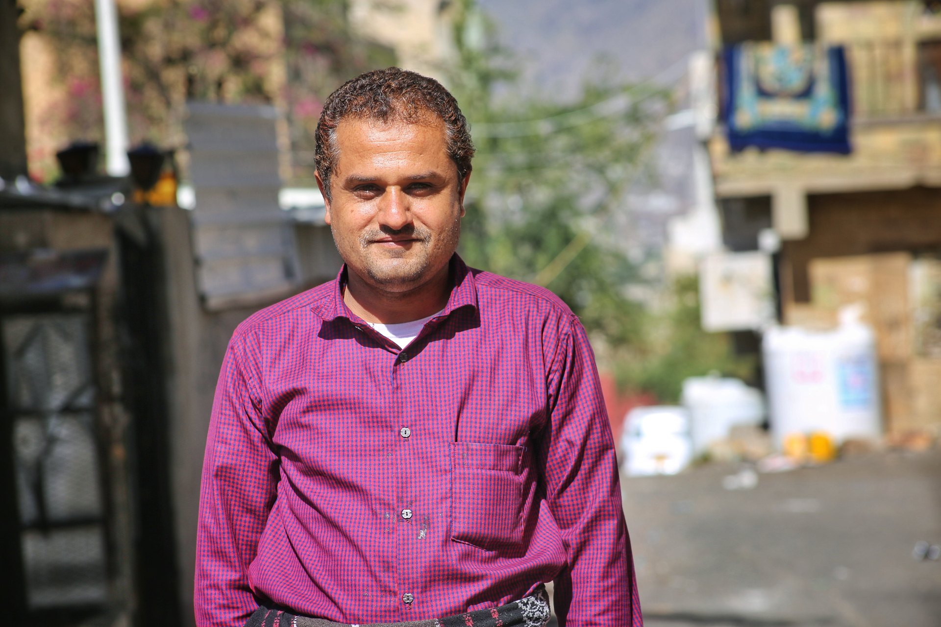 Adel al-Hammadi was trapped in his home for 11 days (MEE/Khalid al-Banna)