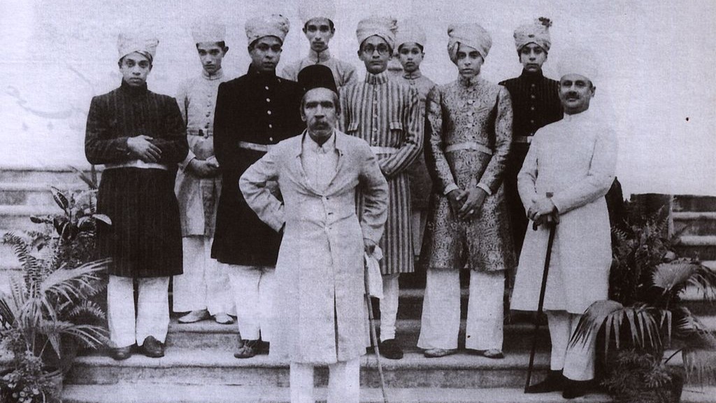 The seventh nizam of Hyderabad (centre) with some members of the ruling family of the Qu'aiti sultanate in around 1940. (Wikimedia Commons)