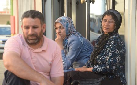 De gauche à droite, Rauf Biçer, Ayşegül Biçer et Remziye Akkoyun (MEE/Felat Bozarslan)
