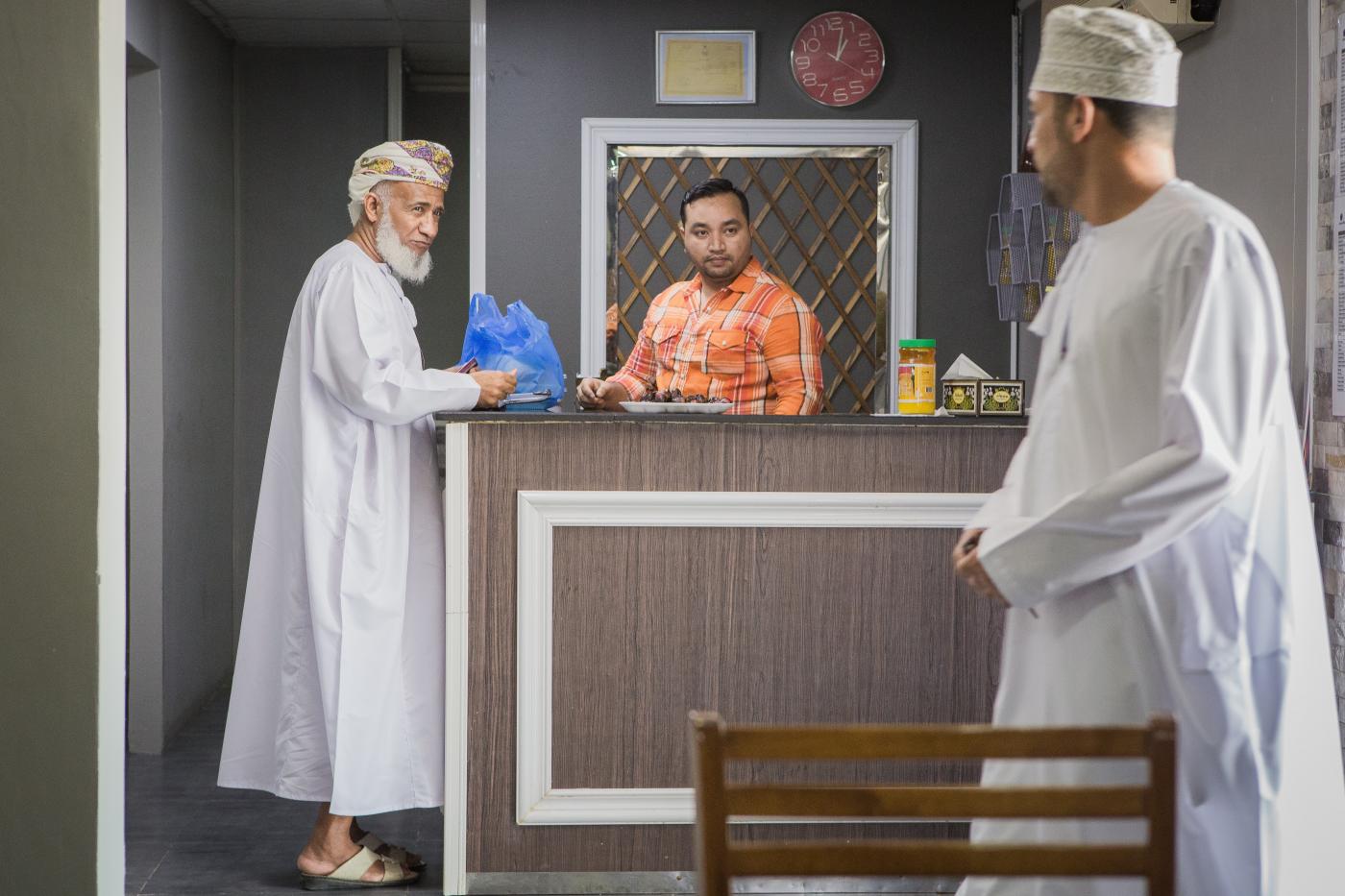 On the weekends, Omanis enjoy having lunch at Coconut House, a restaurant in Muscat whose speciality is Zanzibari cuisine. (MEE/Sebastian Castellier)