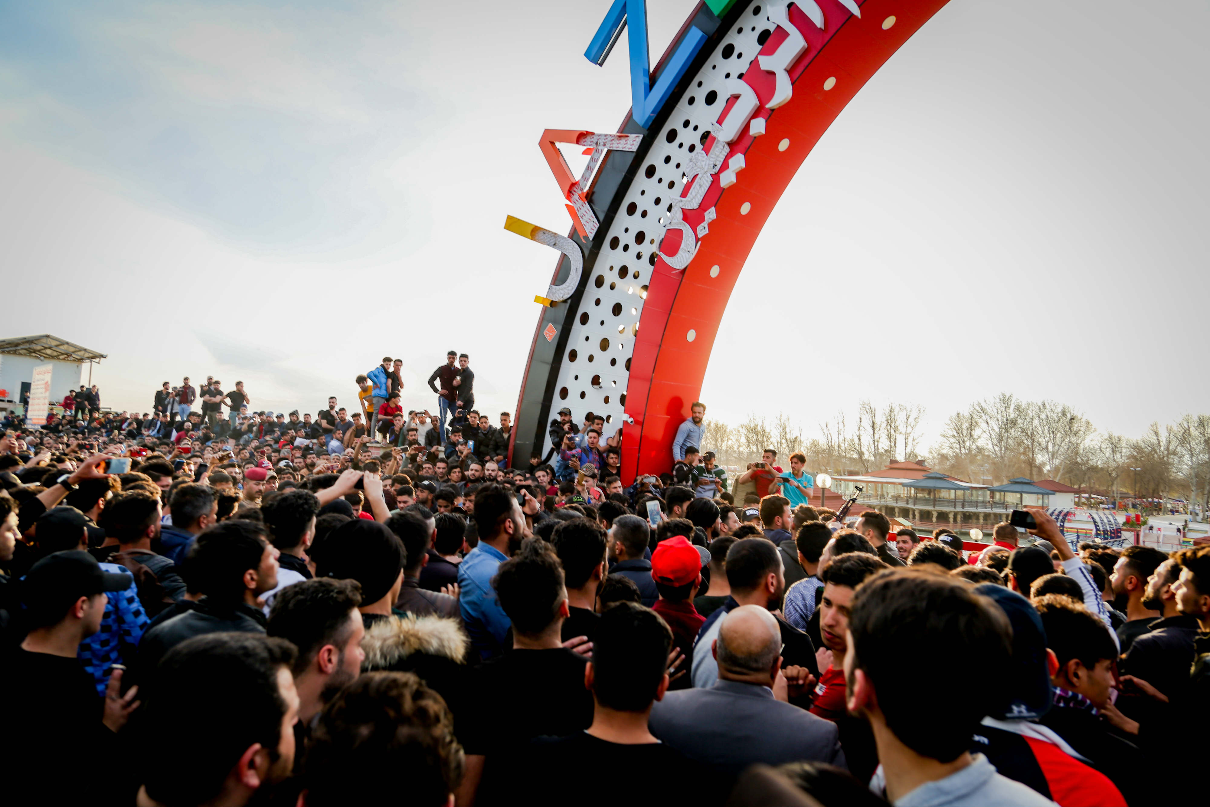 Iraqis mass outside a funfair at the scene of the disaster (MEE/Thea Pedersen)