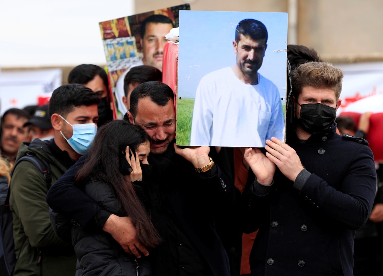 Burial of victims killed by Islamic State after bodies' exhumation from mass graves, in Kojo (Reuters)
