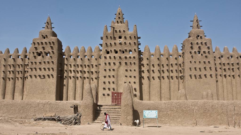 After rainy season the area is often flooded and the structure of the mosque needs to be replastered (CC)