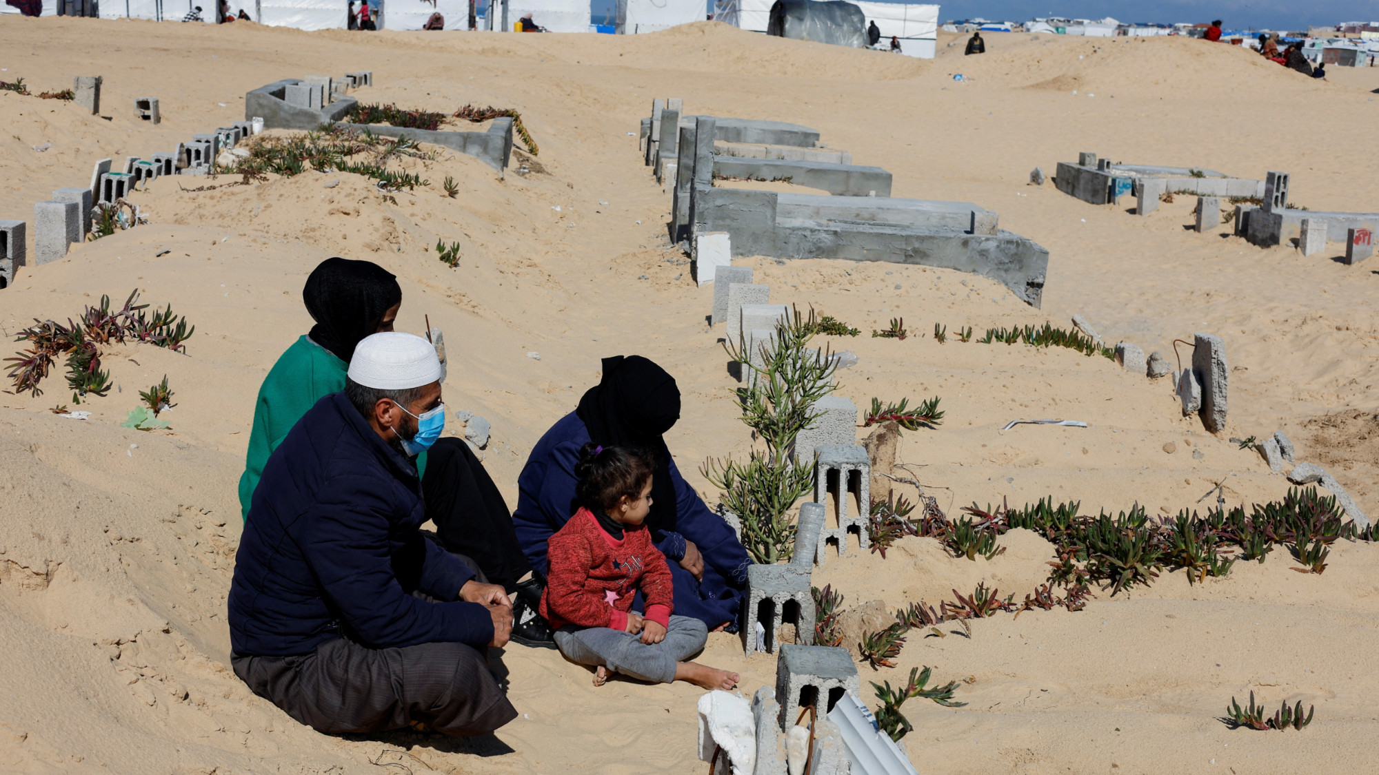Displaced Palestinians shelter in a cemetery in Rafah in the southern Gaza Strip, 5 February 2024 (Reuters/Mohammed Salem)