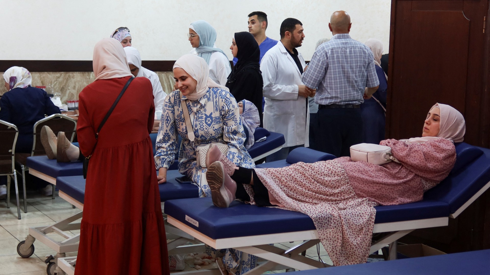 People donate blood during a blood donation campaign for Palestinians in Gaza, in Amman, Jordan June 28, 2024. REUTERS/Jehad Shelbak