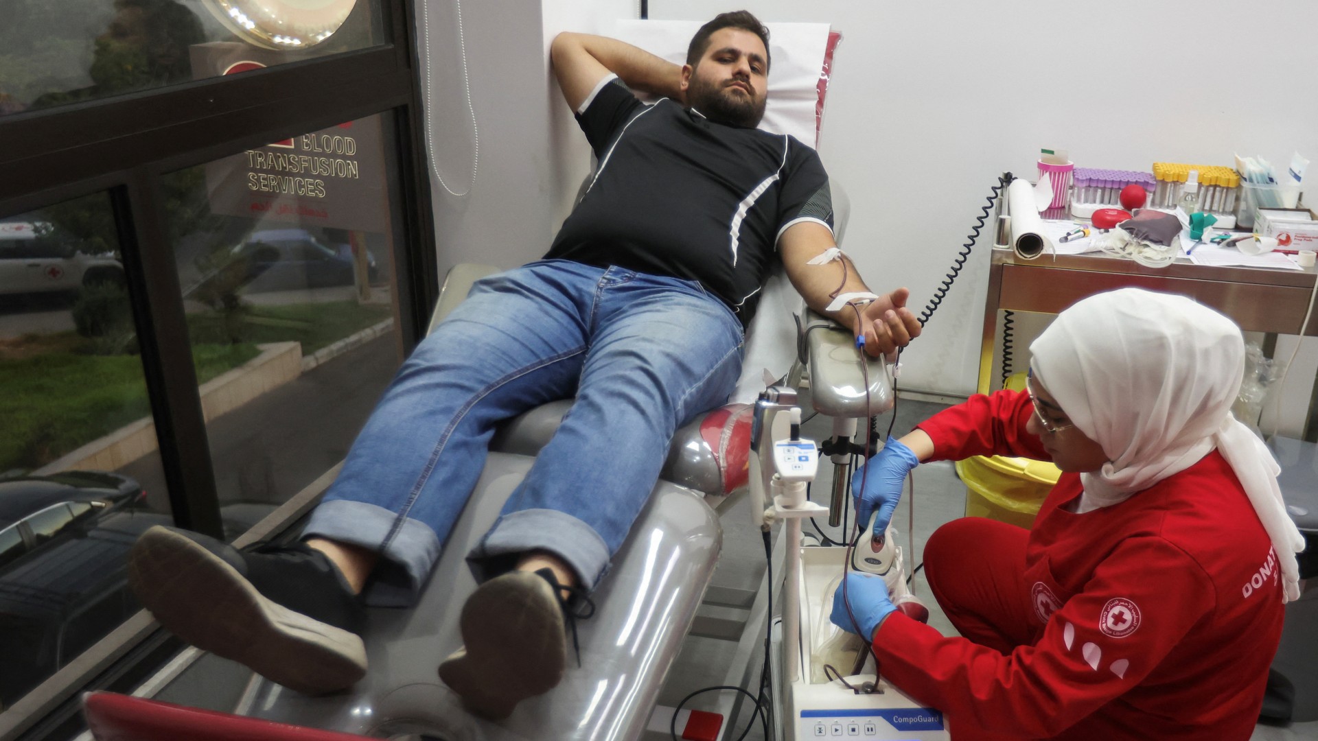 A man donates blood as more than 1,000 people, including Hezbollah fighters and medics, were wounded on Tuesday when the pagers they use to communicate exploded across Lebanon, according to a security source, at Lebanese Red Cross center in Sidon, Lebanon September 17, 2024. REUTERS/Aziz Taher