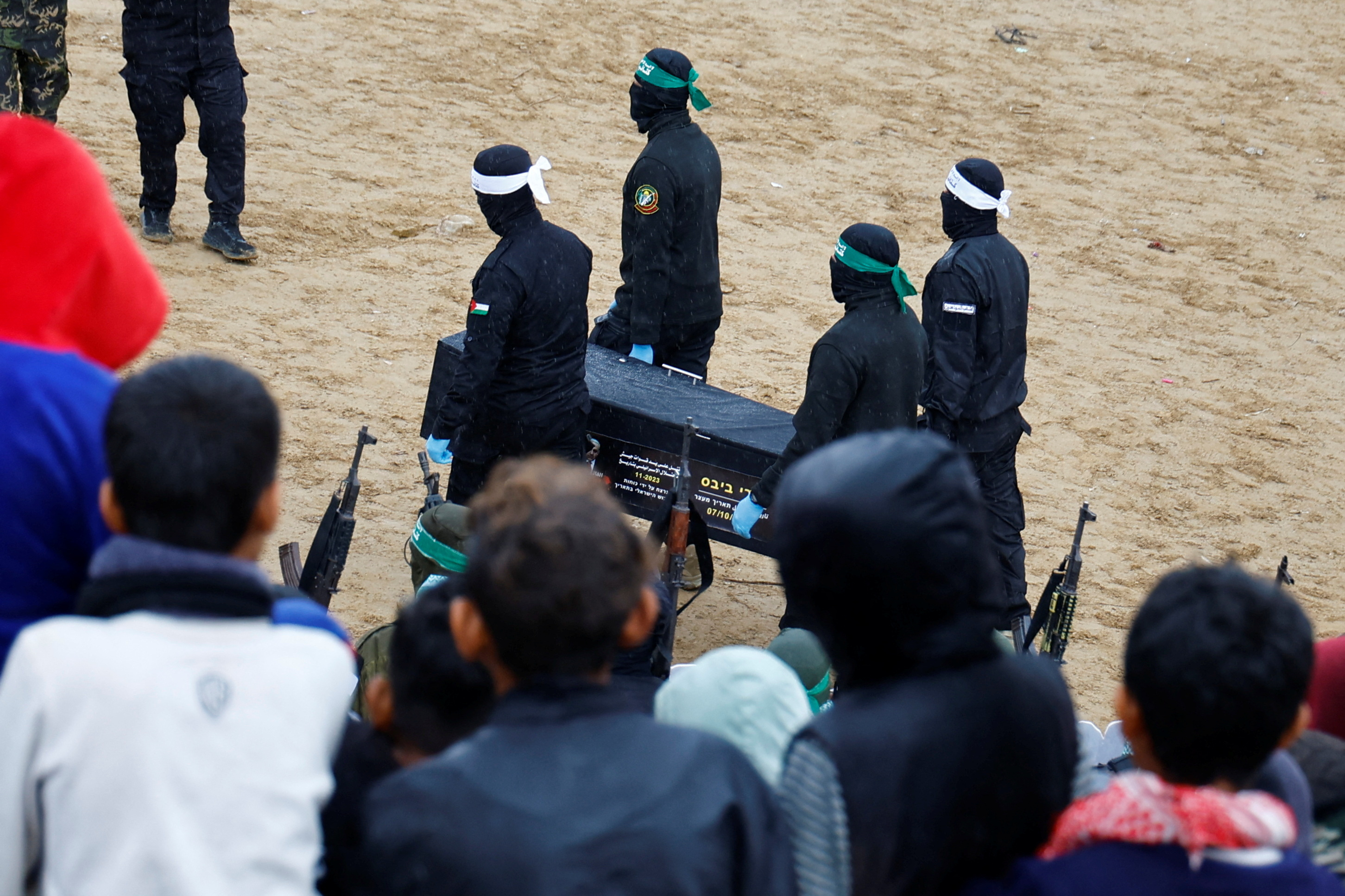 Palestinian fighters carry a coffin on the day Hamas hands over bodies of four captives, Oded Lifschitz, Shiri Bibas and her two children Kfir and Ariel Bibas to the Red Cross, as part of a ceasefire deal, in Khan Younis in the southern Gaza Strip February 20, 2025. REUTERS/Hatem Khaled