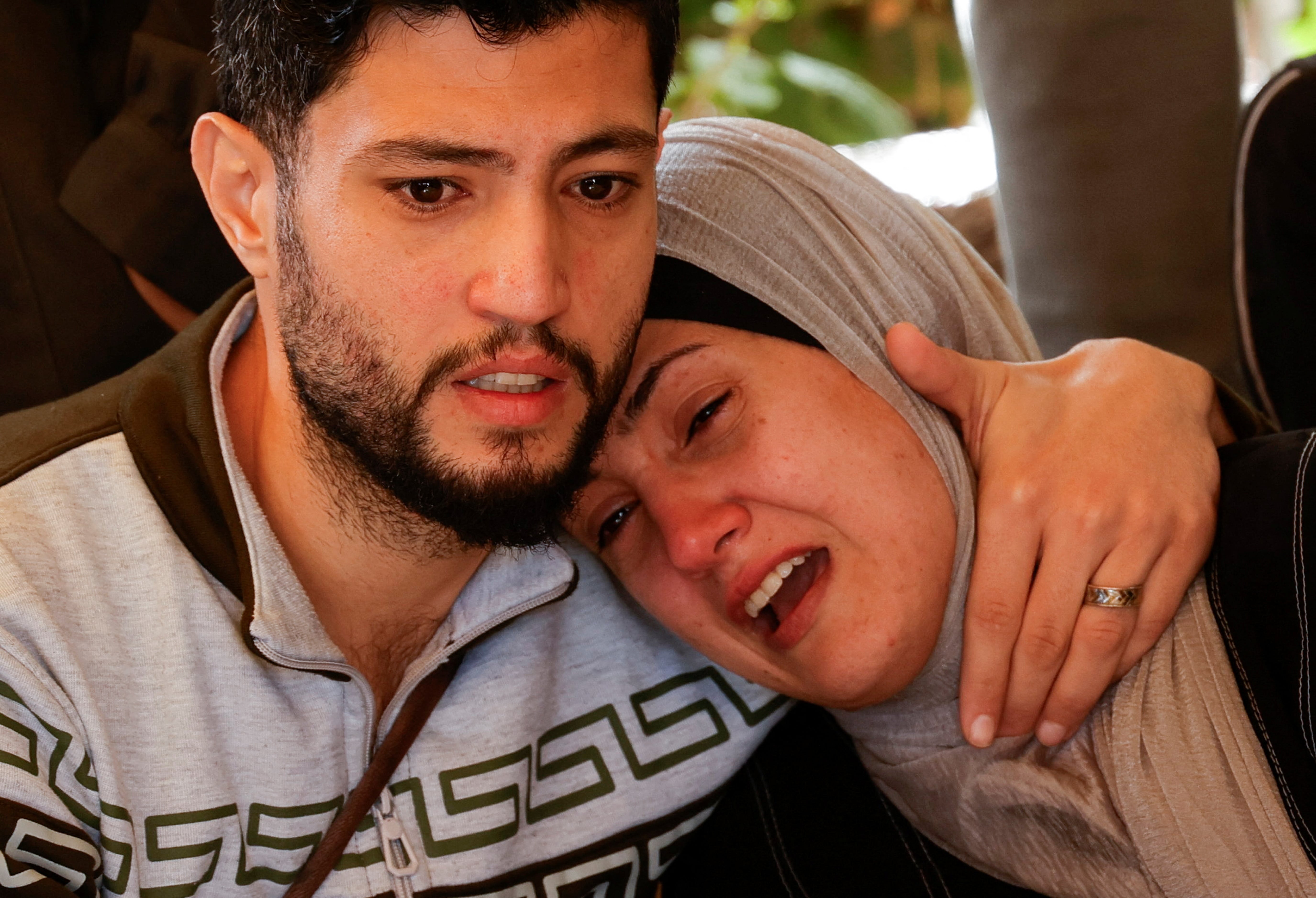 Mourners react near the bodies of Palestinians killed in Israeli strikes, at Nasser hospital, in Khan Younis, in the southern Gaza Strip, 2 April 2025. (REUTERS/Hatem Khaled)