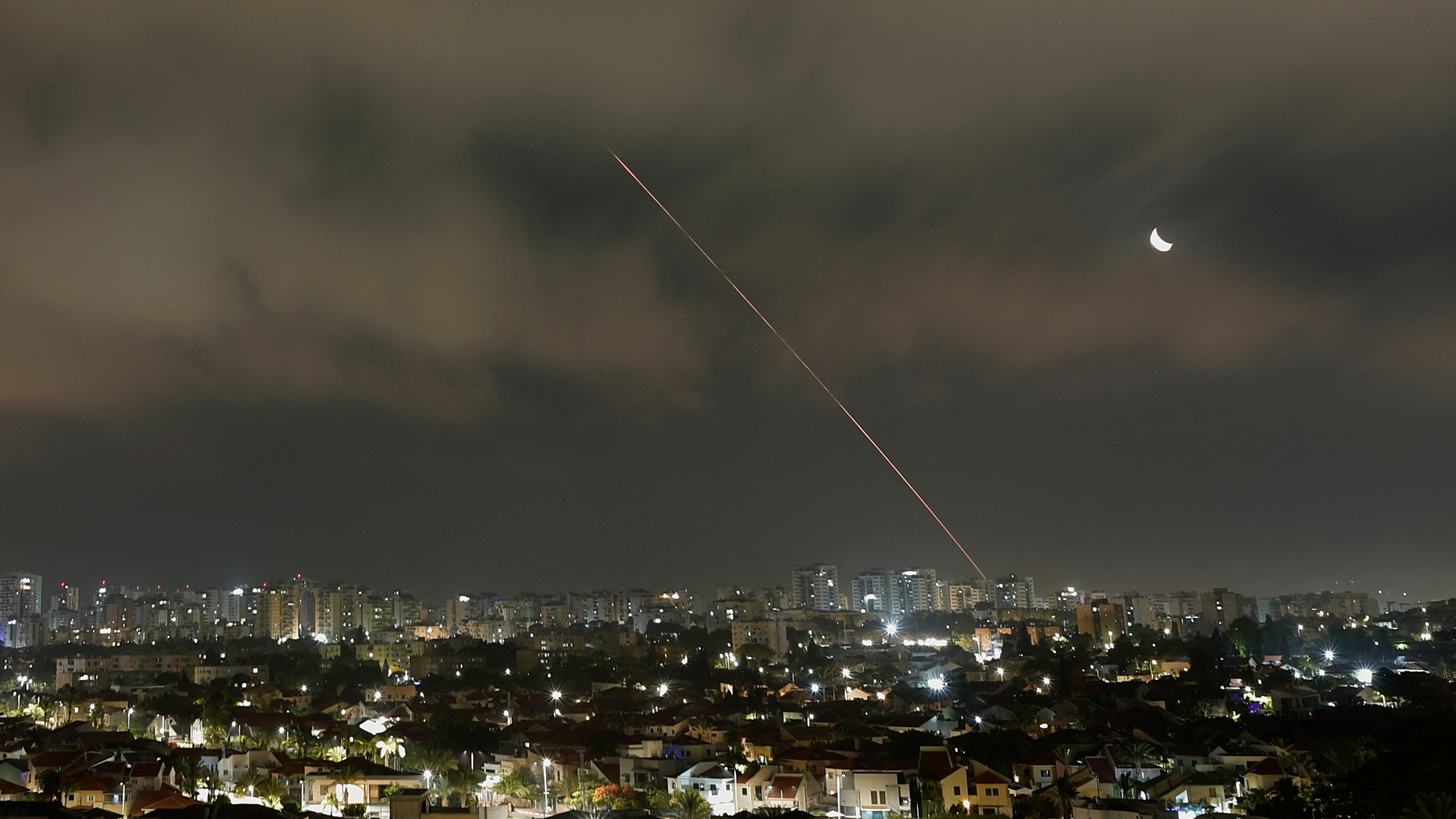 A missile launched from Iran is intercepted as seen from Ashkelon, Israel, 21 June 2025 (Reuters//Amir Cohen)