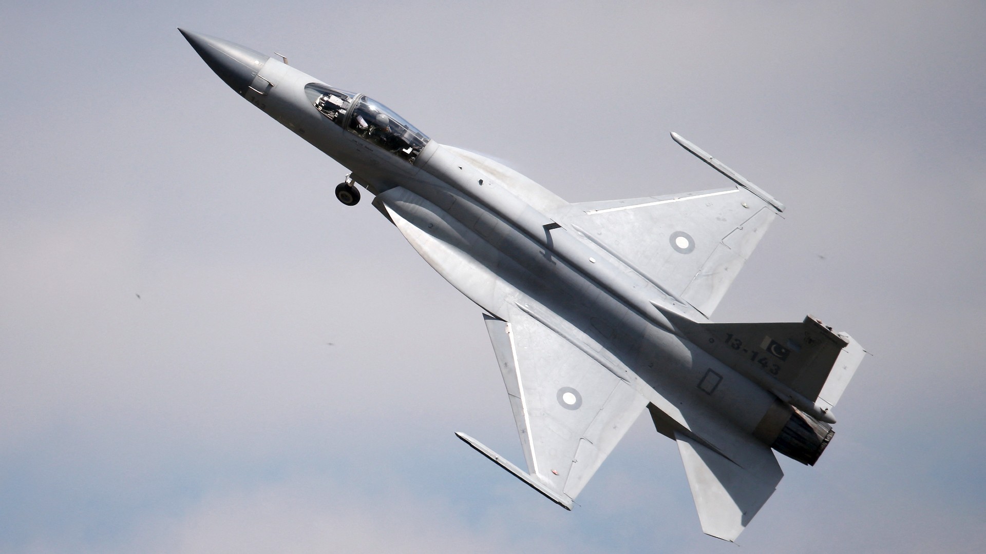 A JF-17 Thunder fighter participates in a flying display during the 51st Paris Air Show at Le Bourget airport near Paris, 16 June 2015