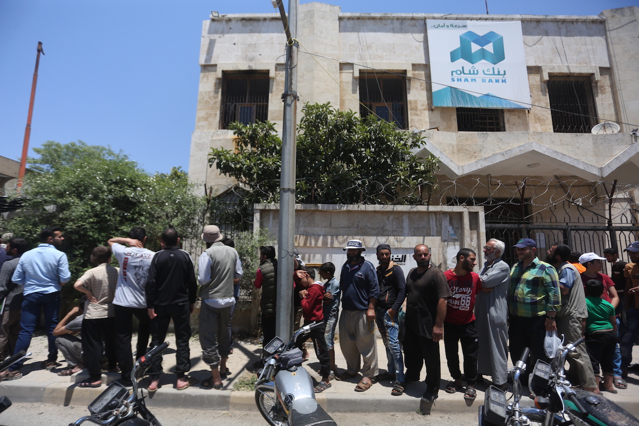 Civilians in front of the bank to exchange the Syrian currency into Turkish currency (Ali Haj Suleiman)