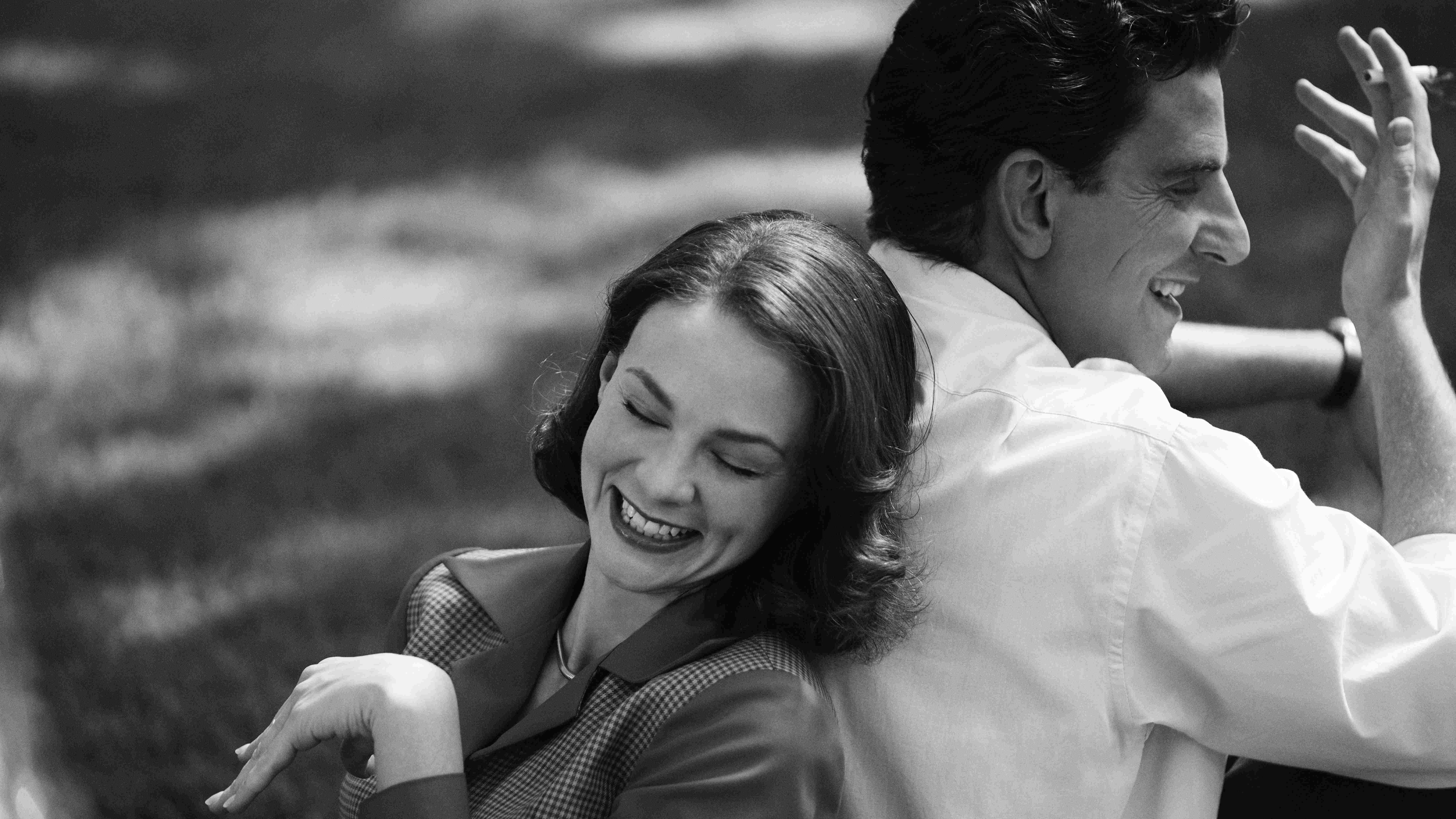 Carey_Mulligan_and_Bradley_Cooper__Credits_Netflix_.jpg