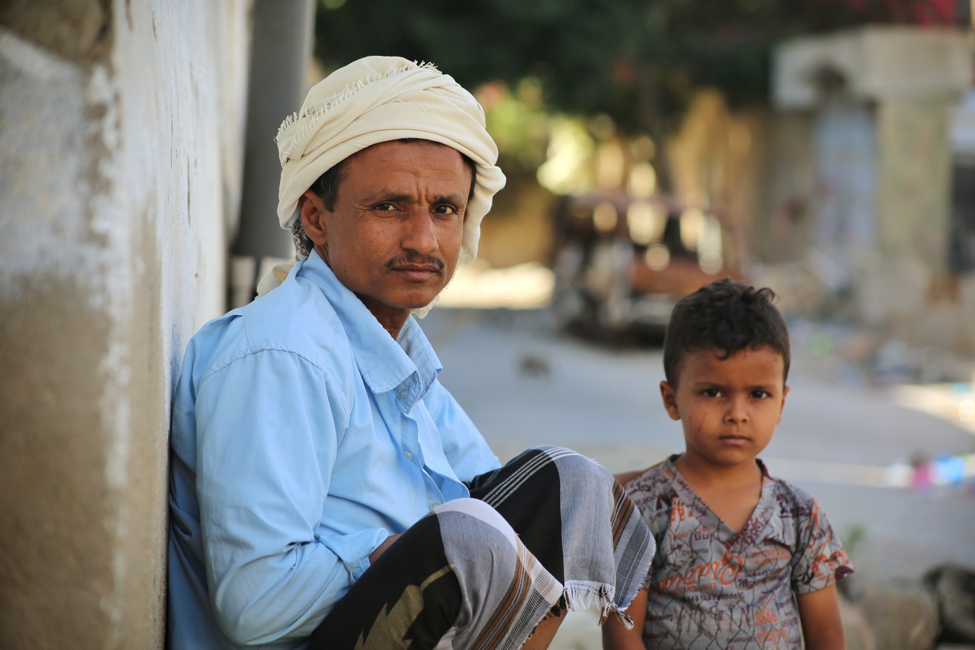 Al-Tayeb Ameen Ghalib hangs carpets in the alleys to protect from snipers (MEE/Khalid al-Banna)
