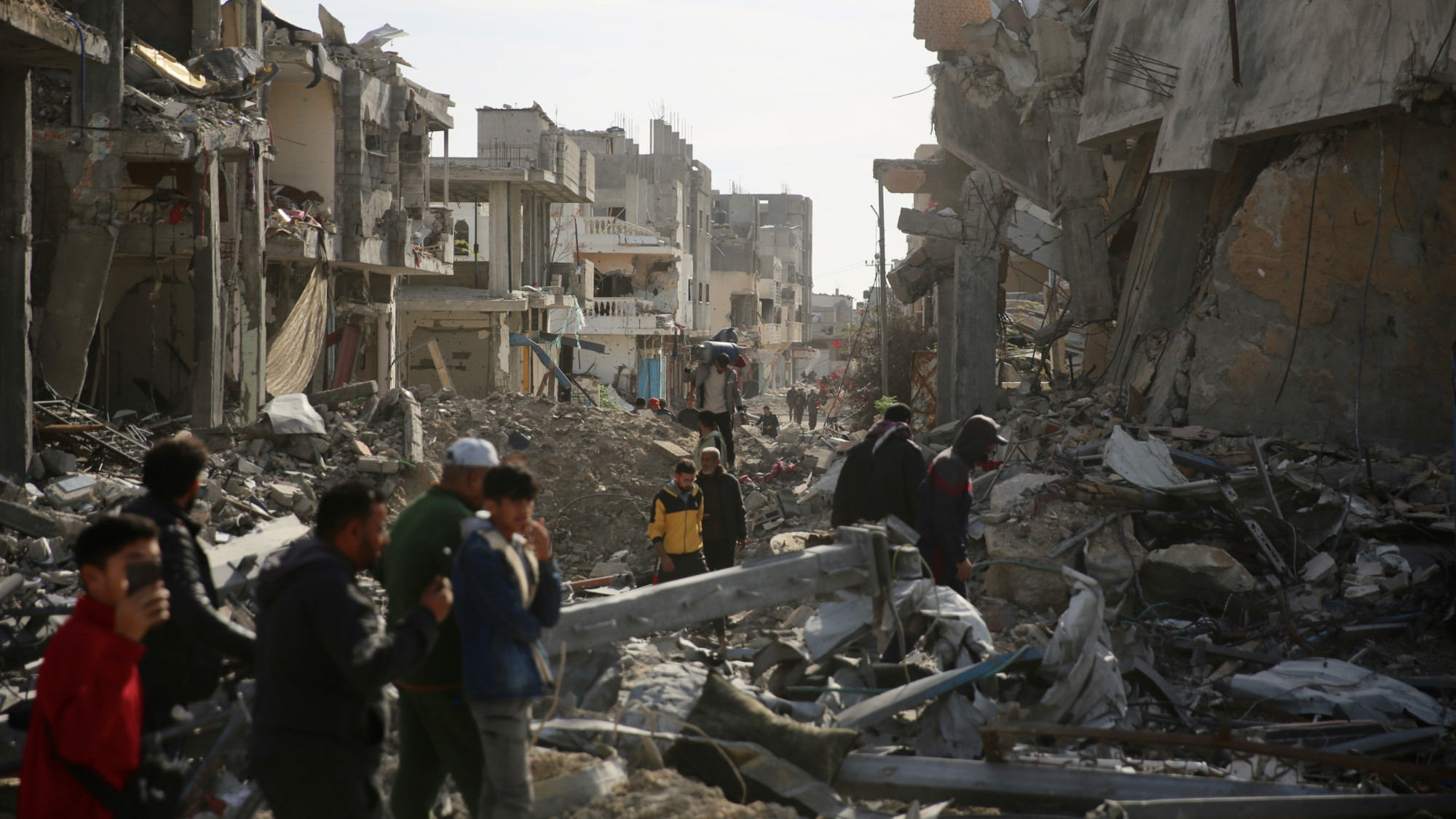 Palestinians inspect damage to their homes after the ceasefire came into effect on 19 January 2025 (MEE/Mohammed al-Hajjar) 
