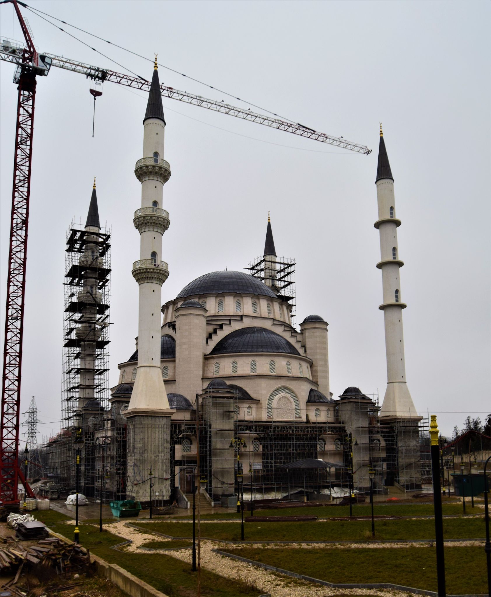 The Akmescit or White Mosque was first built in 1508 but was renovated by the Muslim community in the 1990s (Wikimedia)