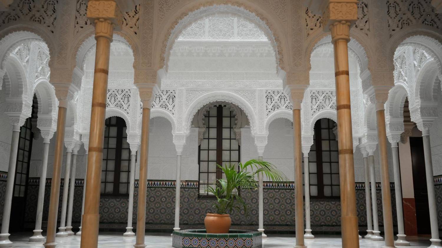 Al-Andalus est un outil littéraire pour les poètes arabes modernes (Ahmed Adnan)