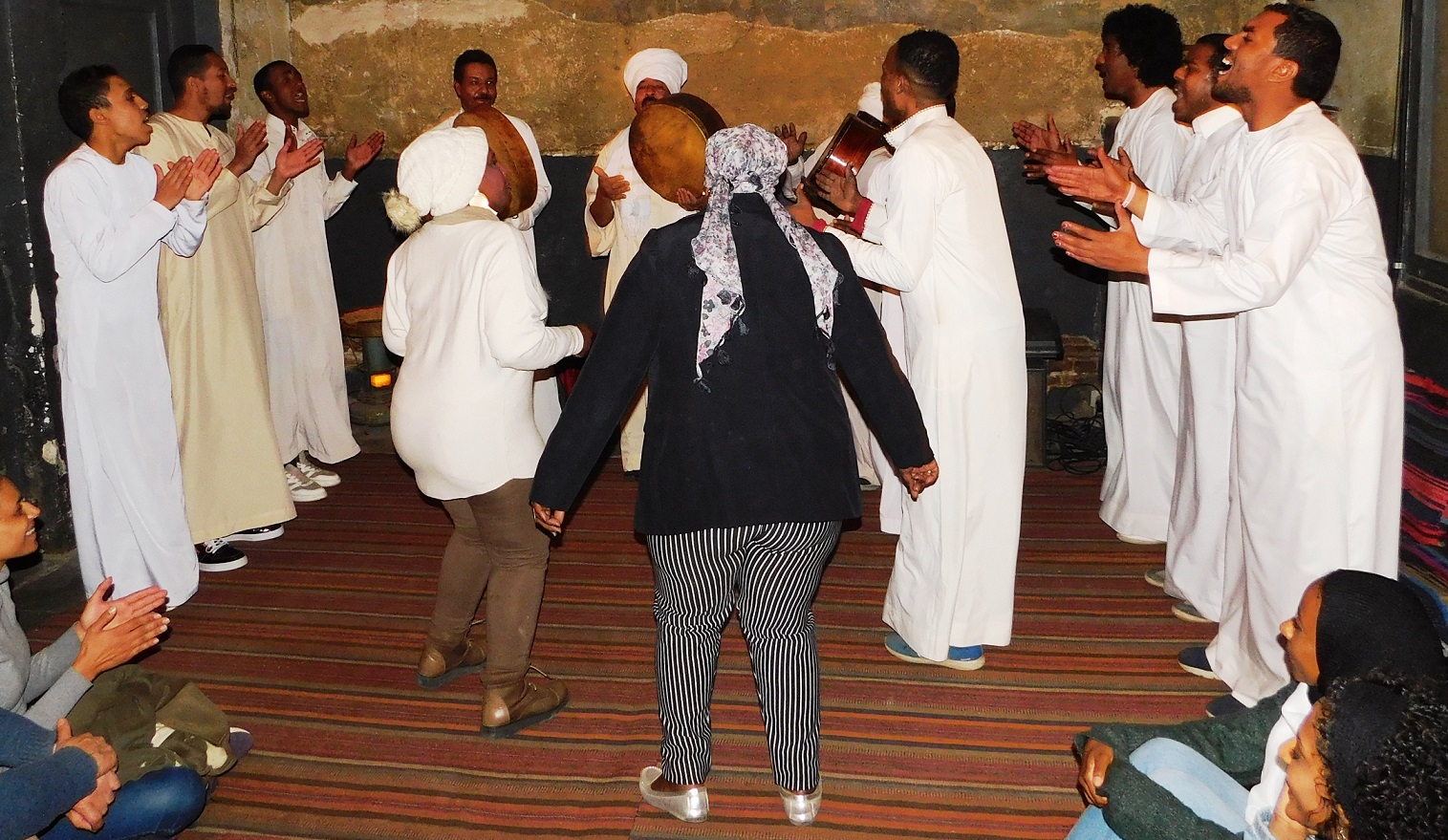 Aragide ensemble creaest a state of intergration with its dancing audiences