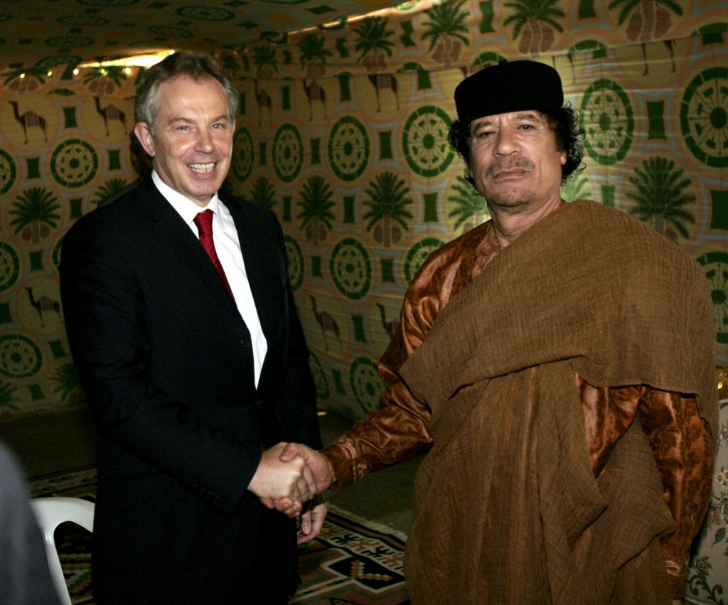 British Prime Minister Tony Blair (L) meets Libyan Leader Muammar Gaddafi in the central coastal of Sirte 29 May 2007 (AFP)