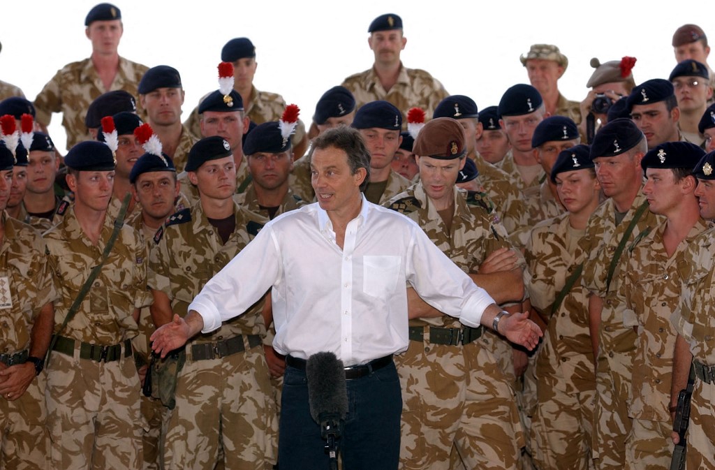 British Prime Minister Tony Blair addresses troops in Basra, Iraq, 29 May 2003. 