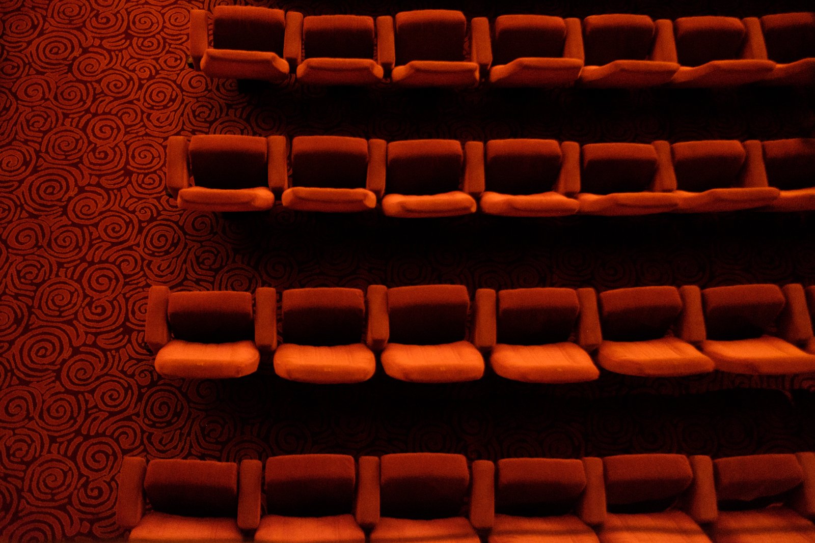 Places assises au théâtre du Casino du Liban. Pendant des décennies, il a accueilli des artistes nationaux et internationaux, mais il est actuellement fermé (MEE/Rita Kabalan)