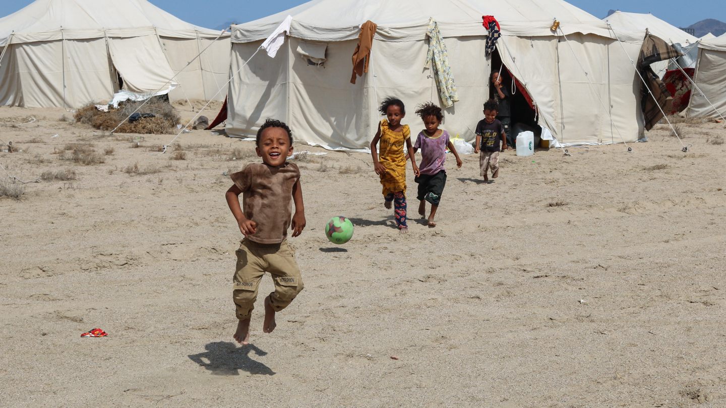 Children are seen at Al-Farsi camp for internally displaced people near Al-Buraiqah district in Aden, Yemen, 17 September 2026 (Mohamad Hakim/AFP)