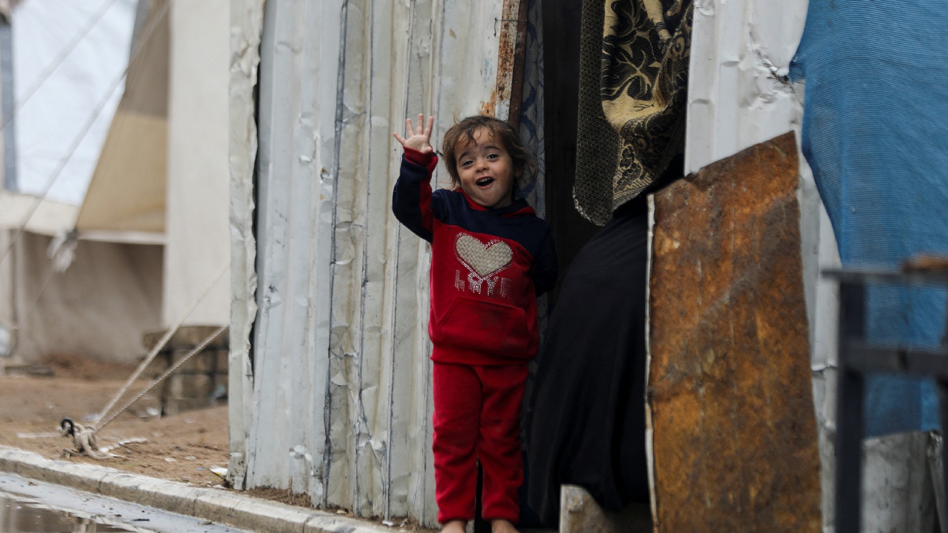 displaced Palestinian child