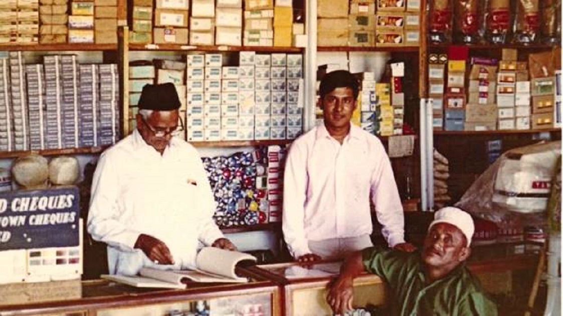 Dukawallah-Uganda-East Afrıca Asıan-mıgratıon-Jaffer Kapasi