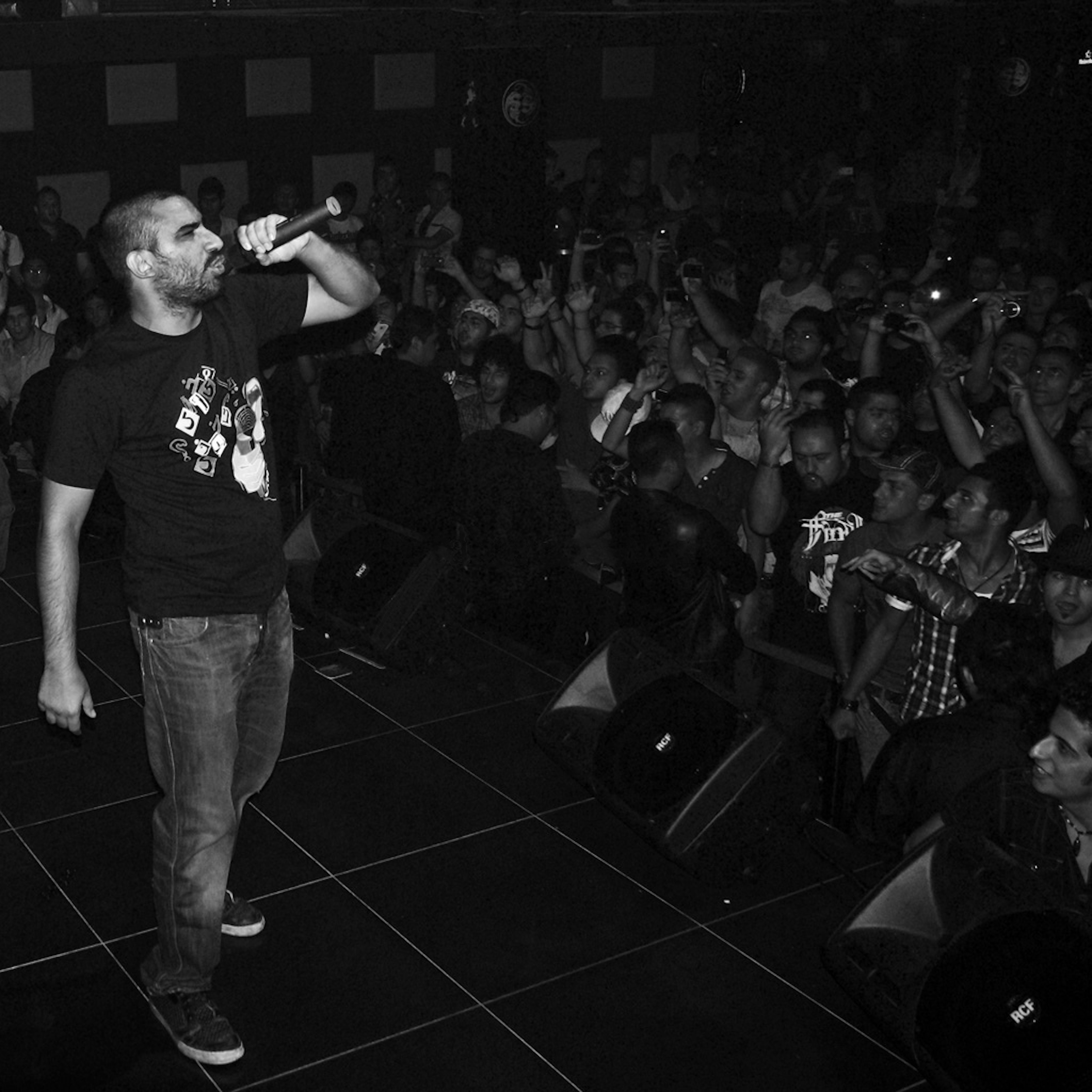 Hichkas performing in March 2011 (creative commons/ Farhadnik)