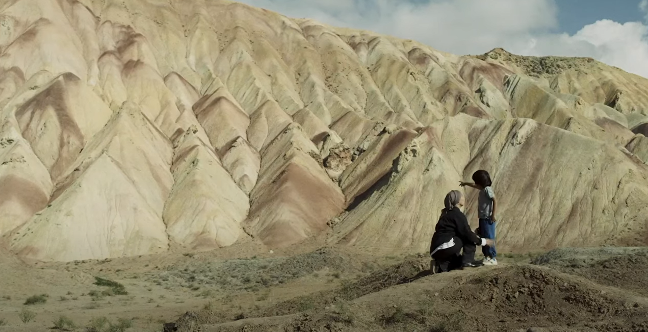 A family road trip marred the invisible threat of a regime (Celluloid Dreams)