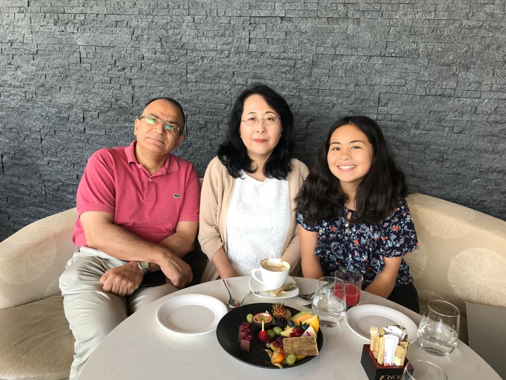 Shokeir et Yoko ont deux enfants, Hamzah et Hanah, à droite sur la photo (avec l’aimable autorisation de Mohamed Shokeir)