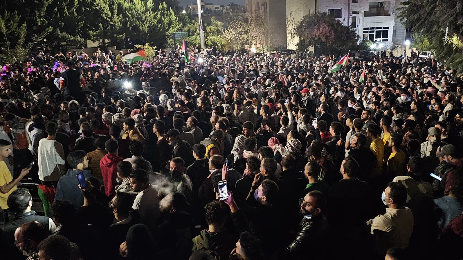 Scores of Jordanians protest in Amman after the strike on a Gaza hospital (MEE/Mohammad Ersan)