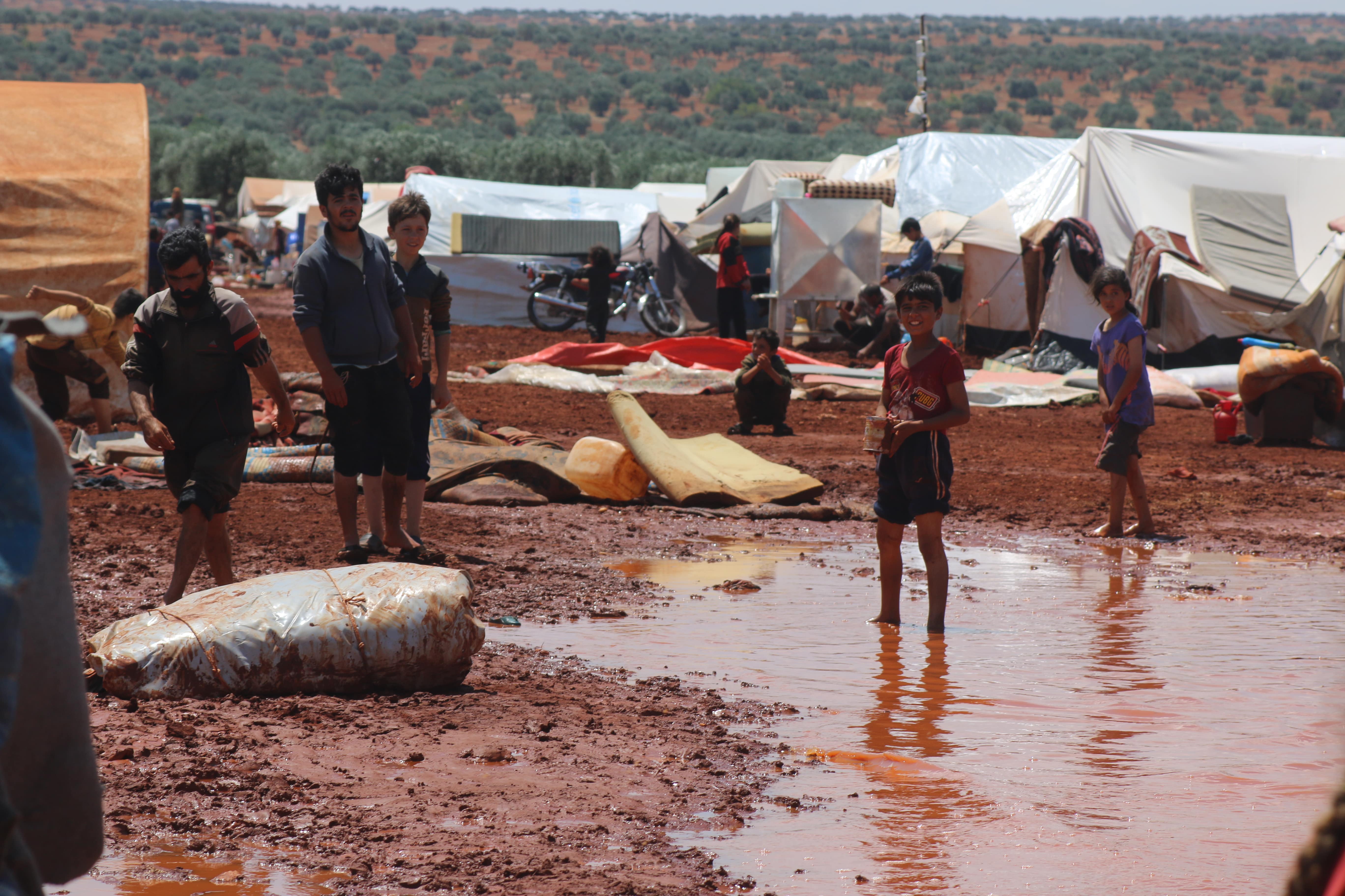 Nearly a million people fled to border camps in December and earlier this year, seeking safety from the Syrian government and Russian bombs (MEE/Mustafa Dahnon) 
